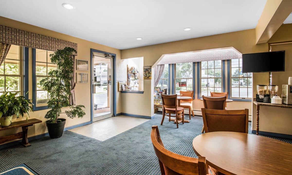 East Haven  Rutland County Hotel | Rodeway Inn Rutland