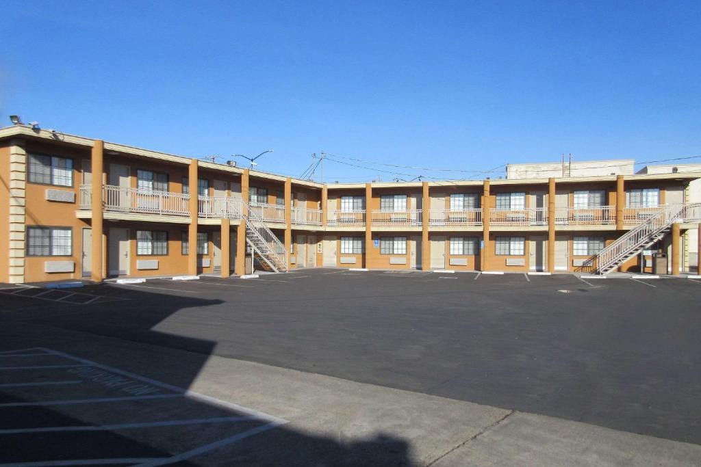 San Pablo Hotel | Rodeway Inn San Pablo Hilltop