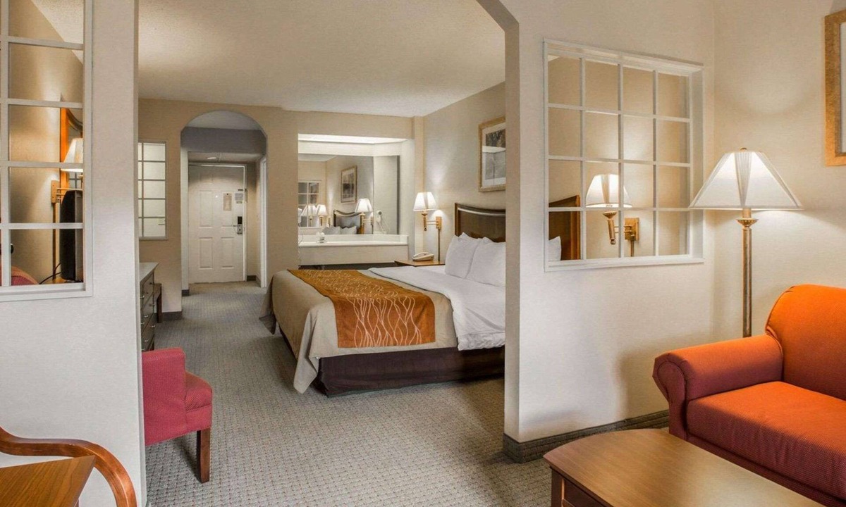 Cherokee Hotel | Rodeway Inn & Suites Cherokee On the River