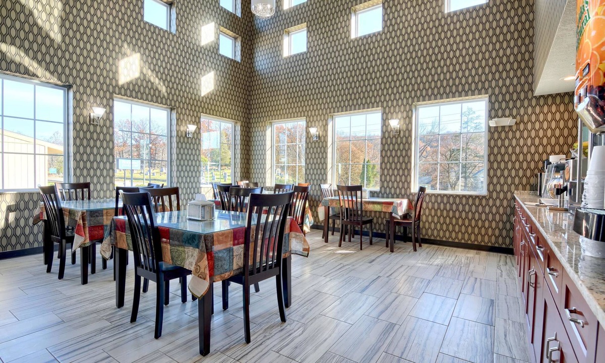 Ithaca Hotel | Rodeway Inn & Suites Ithaca South