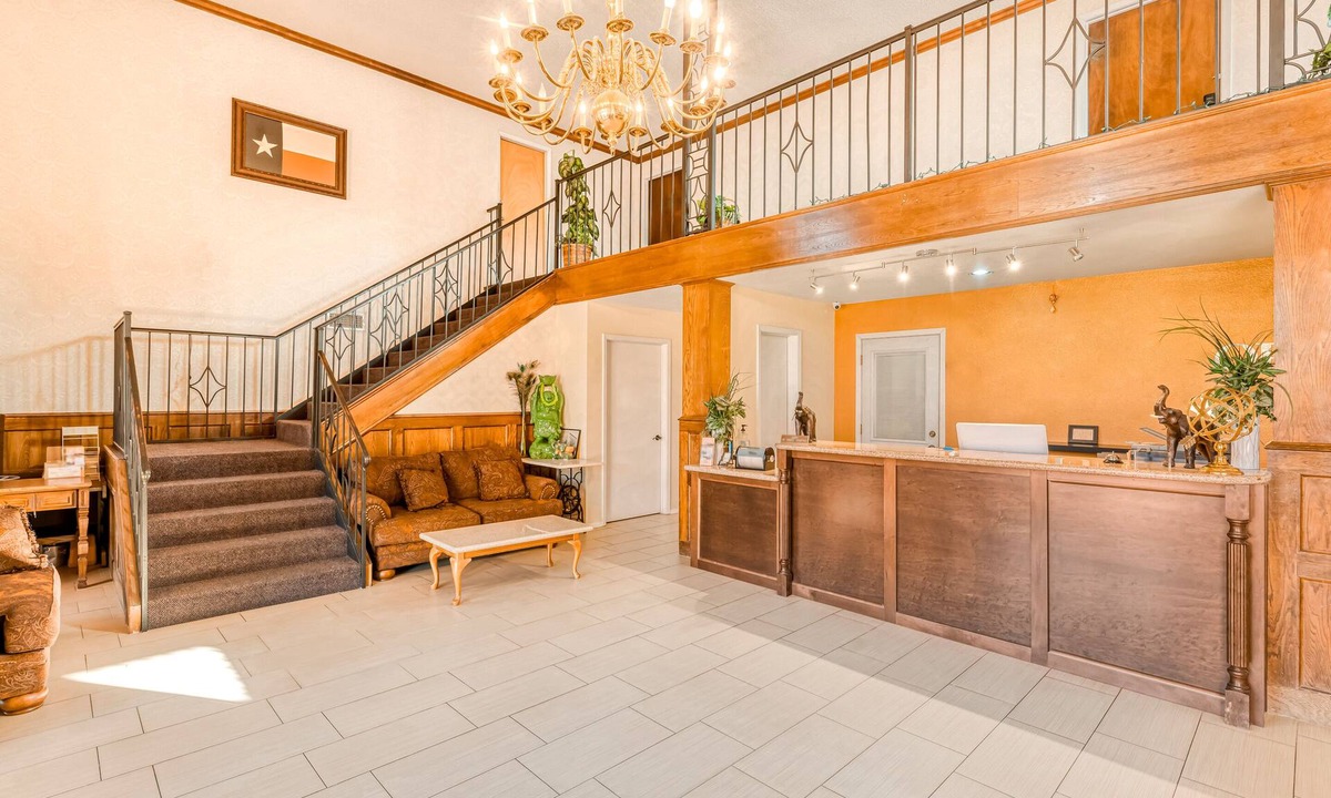 Jefferson Hotel | Rodeway Inn & Suites Jefferson