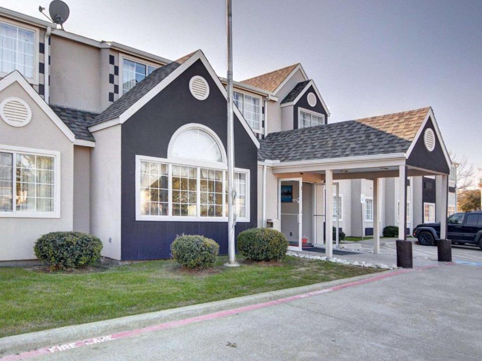Lewisville Hotel | Rodeway Inn & Suites Lewisville I-35