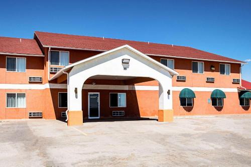 Monticello Hotel | Rodeway Inn & Suites Monticello