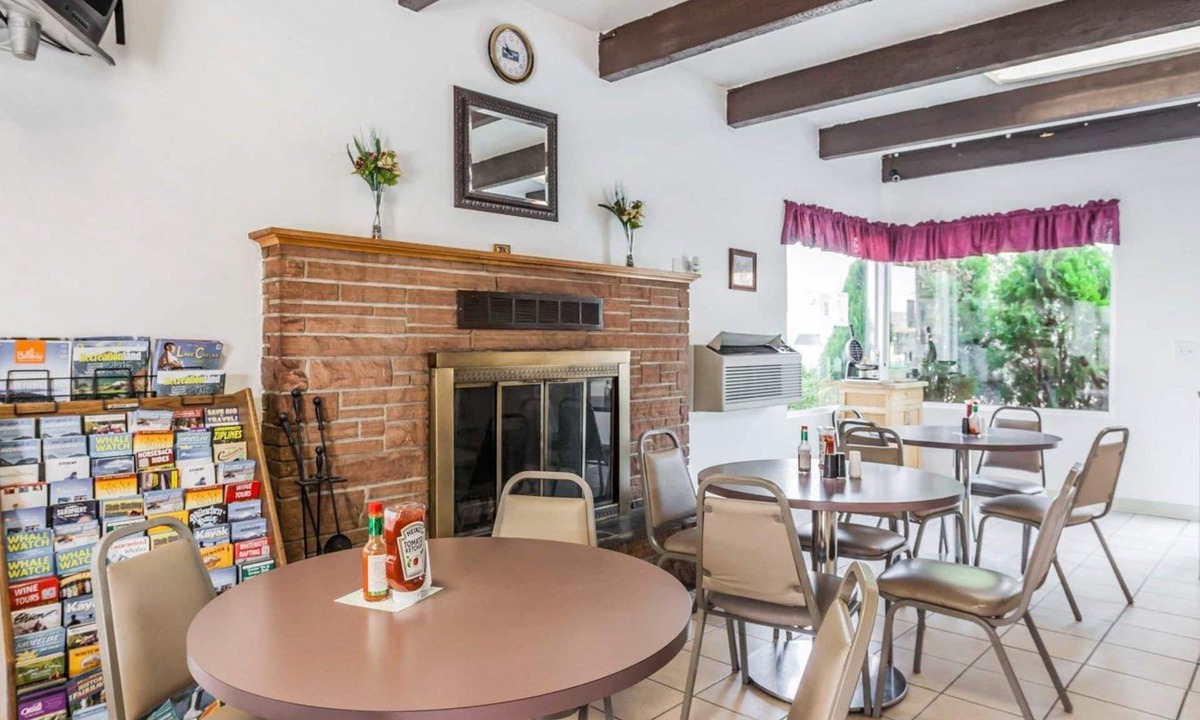 Omak Hotel | Rodeway Inn & Suites Omak - Okanogan