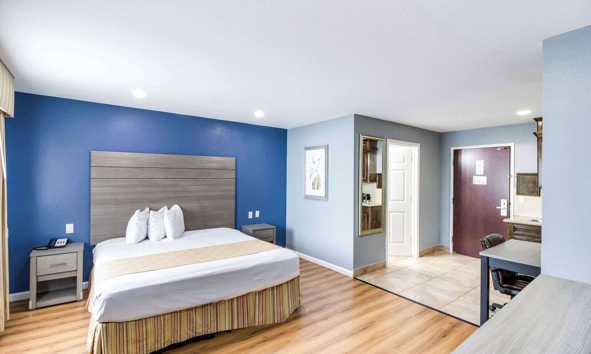 Lakeview  Jefferson County Hotel | Rodeway Inn & Suites Port Arthur - Groves
