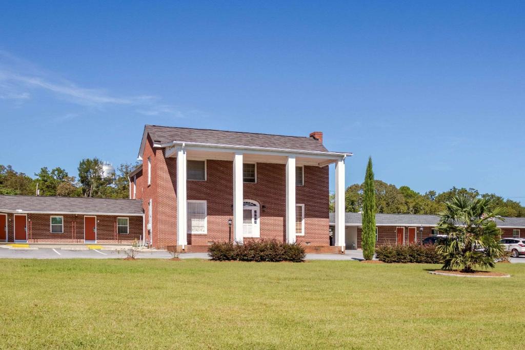 Walhalla Hotel | Rodeway Inn & Suites Walhalla