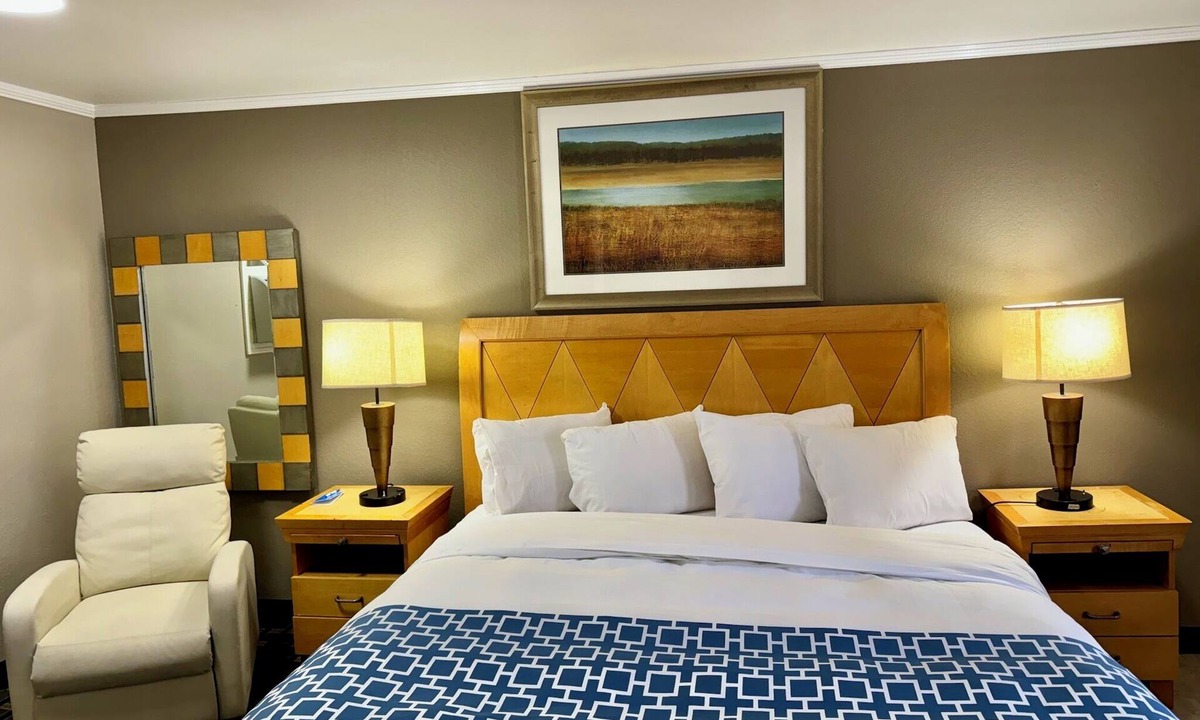 Adams Hotel | Rodeway Inn