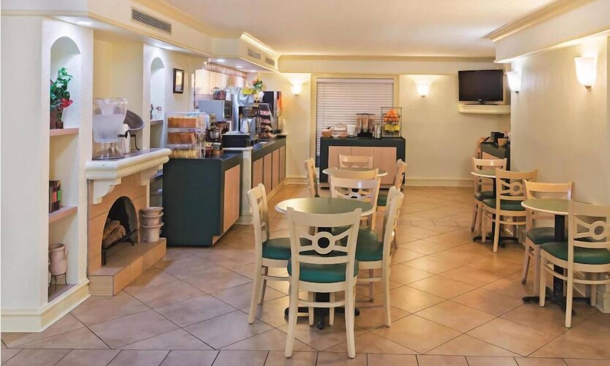 College Station Hotel | Rodeway Inn