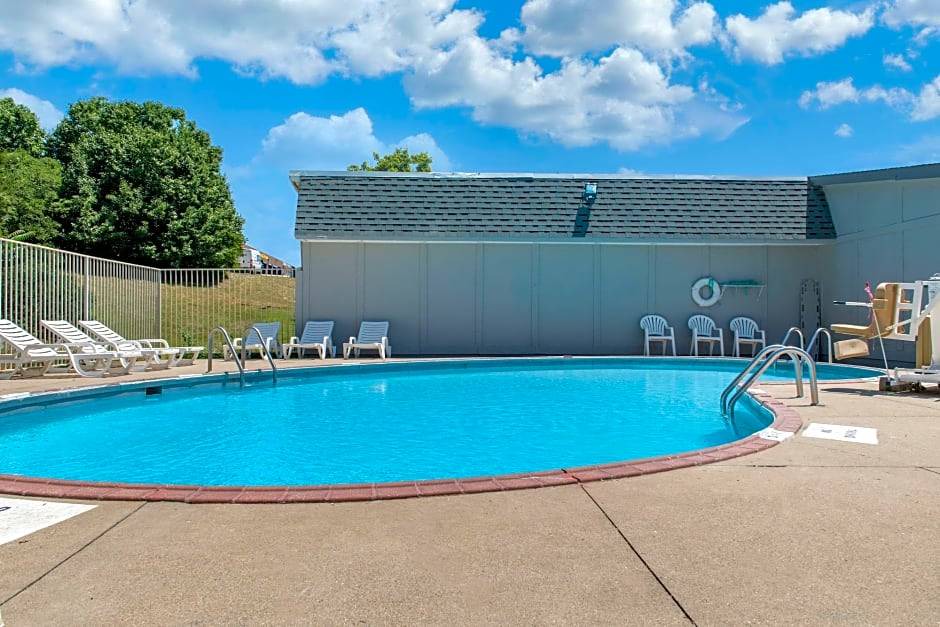 Sharonville Hotel | Rodeway Inn