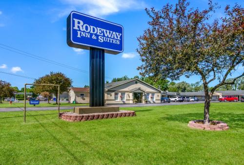 Weedsport Hotel | Rodeway Inn