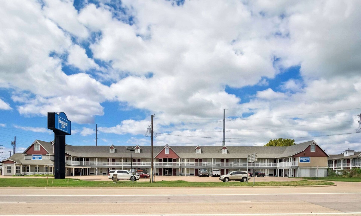 East Riverside Hotel | Rodeway Inn Waco Downtown near University
