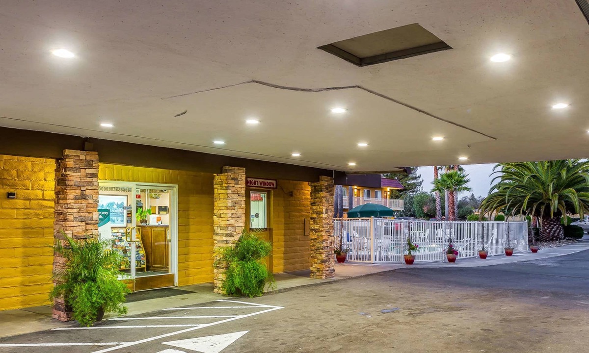 Rohnert Park Hotel | Rodeway Inn Wine Country