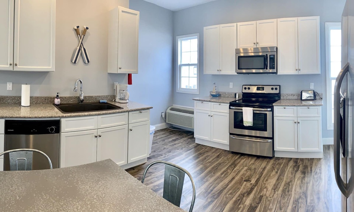 Watkins Glen House | Roe Summer Cottage, Suite A