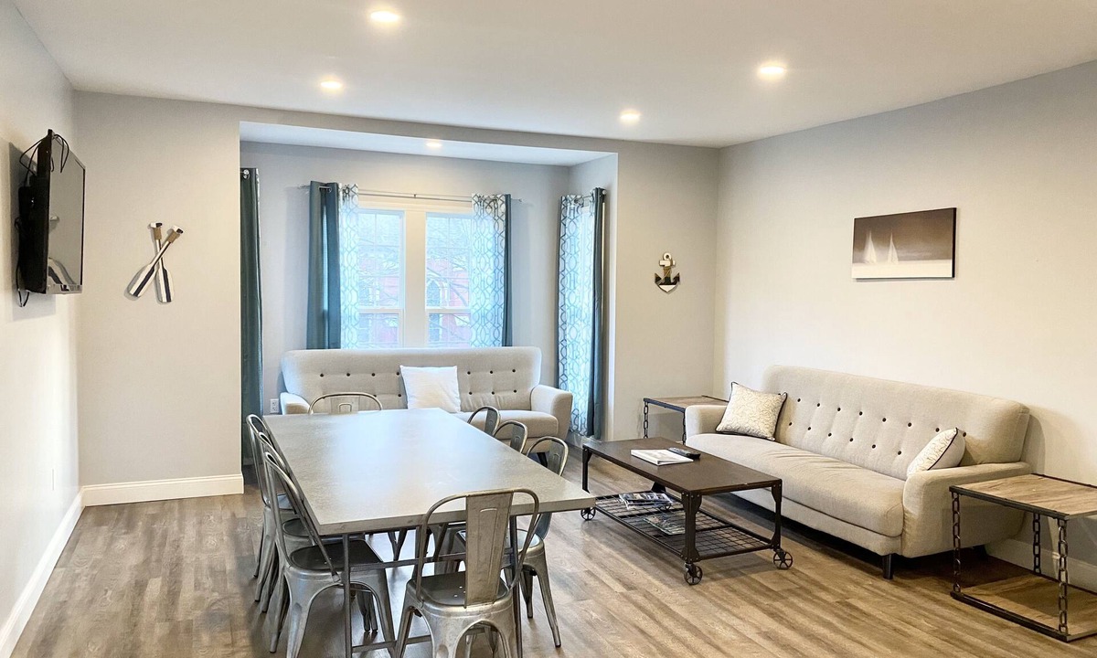 Watkins Glen House | Roe Summer Cottage, Suite B