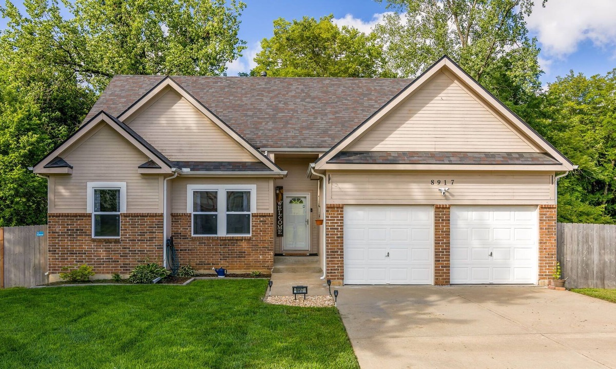 I-435 West KC-KS House | Rogers Royale - 2 mi to Legends & Kansas Speedway