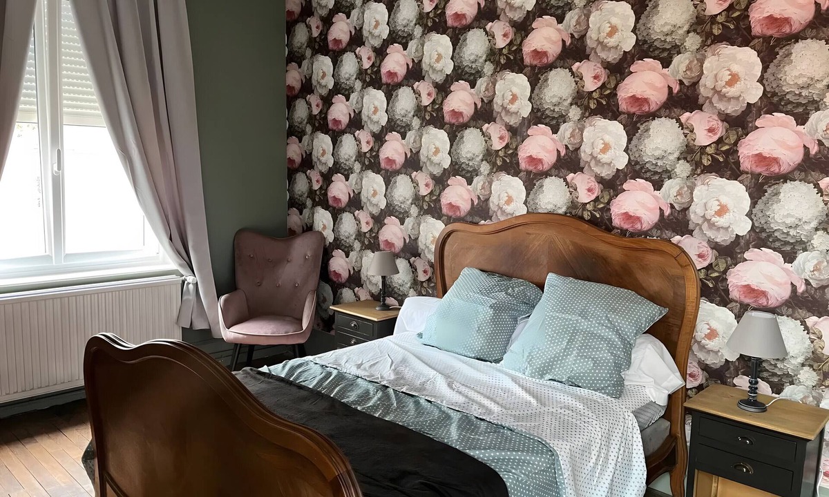 Roisel Bed & Breakfast | Roisel: One-Bedroom Apartment with Living Room and Kitchen in Villa Amenaide