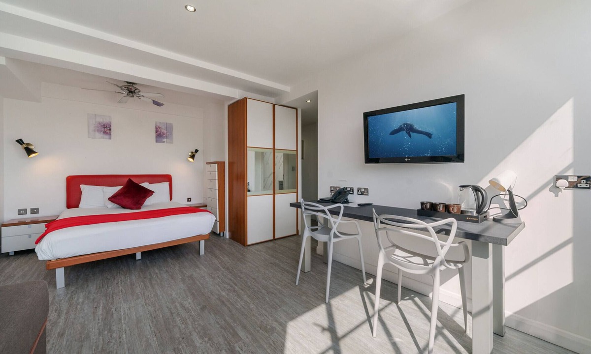 Courtfield Apartment | Roland House - Deluxe Studio C