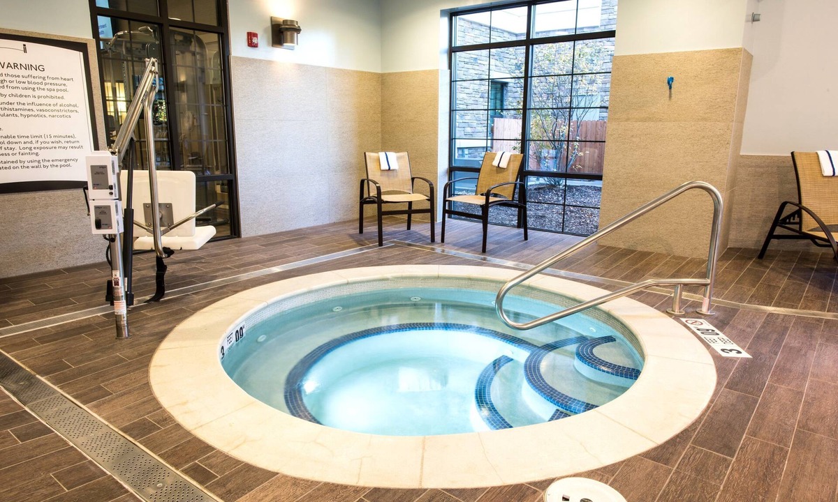 Newtonville Apartment | Roll-In Shower Studio Suite | Albany, NY