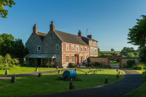 Shrewton House | Rollestone Manor B&B and Restaurant