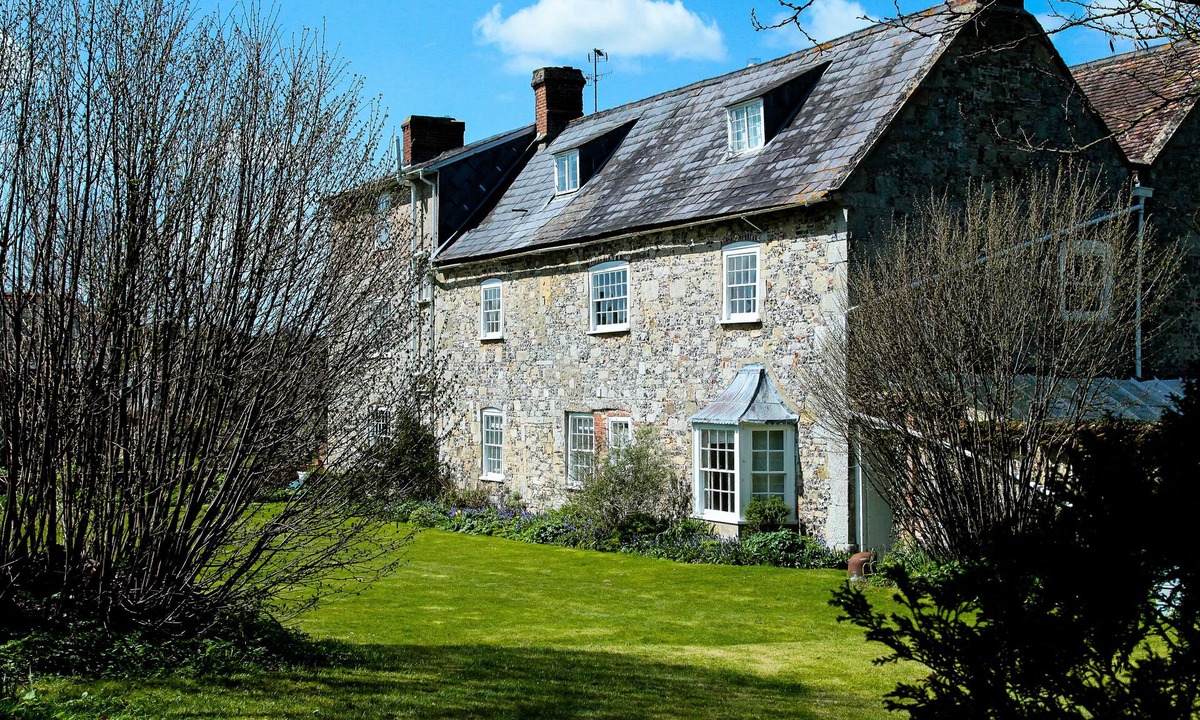 Shrewton Bed & Breakfast | Rollestone Manor