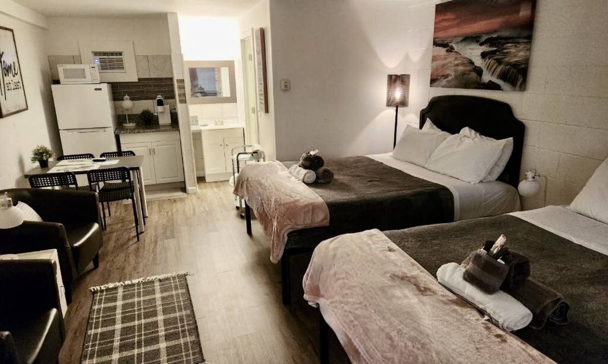 Sussex Hotel | Rolling Hills Motel