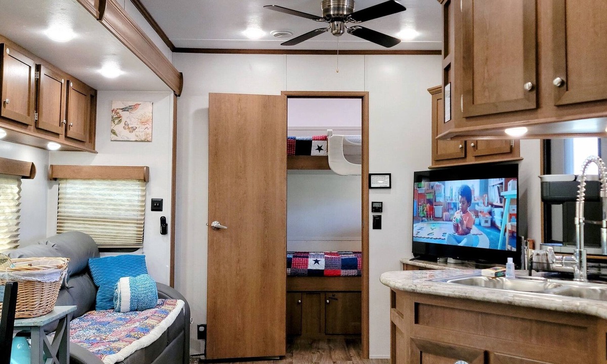 Smithville House | Romance Glamping | Pup Paradise | Near River | ADA