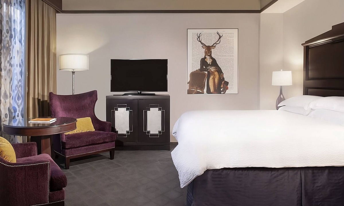 Downtown Fort Worth Hotel | Romance Jacuzzi Room at The Ashton Hotel, Steps To General Worth Square!