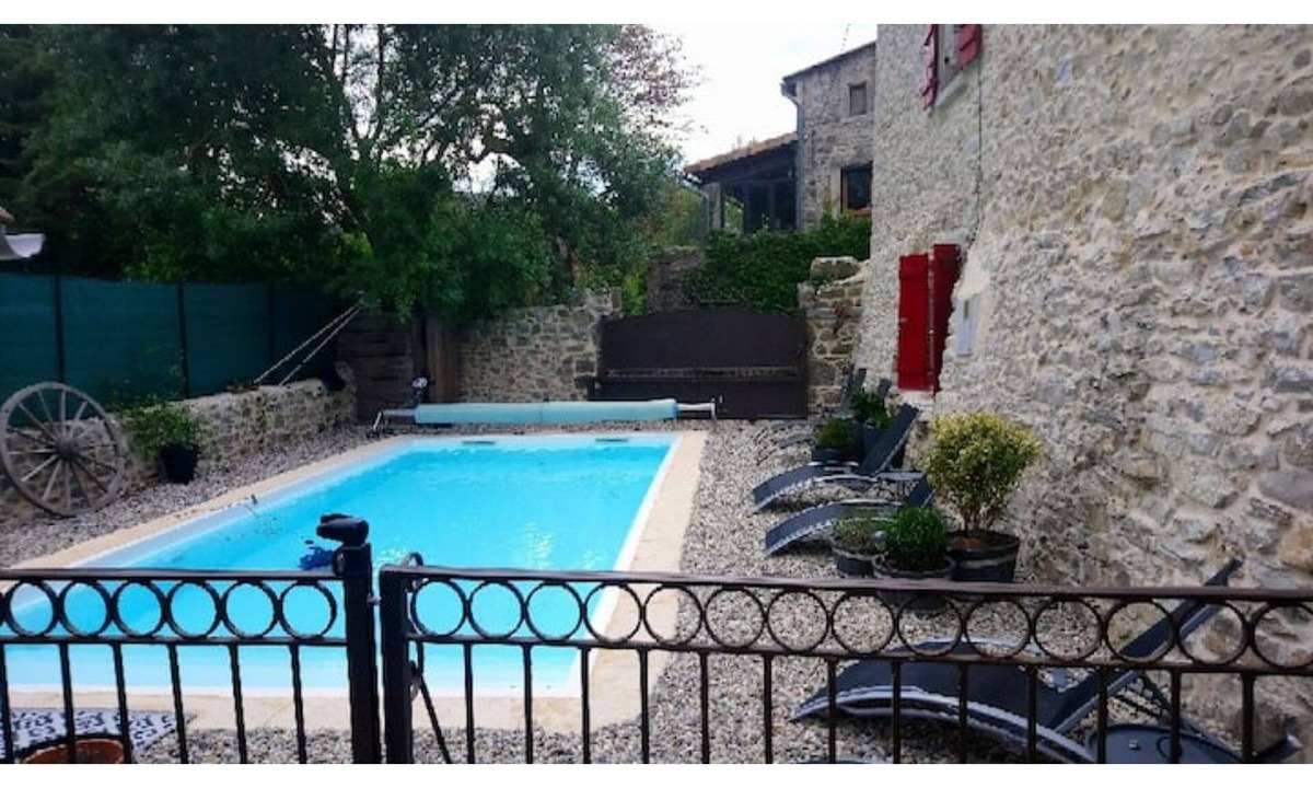 Saint-Andre-de-Cruzieres Bed & Breakfast | romantic room with balneotherapy in a vaulted stone cellar