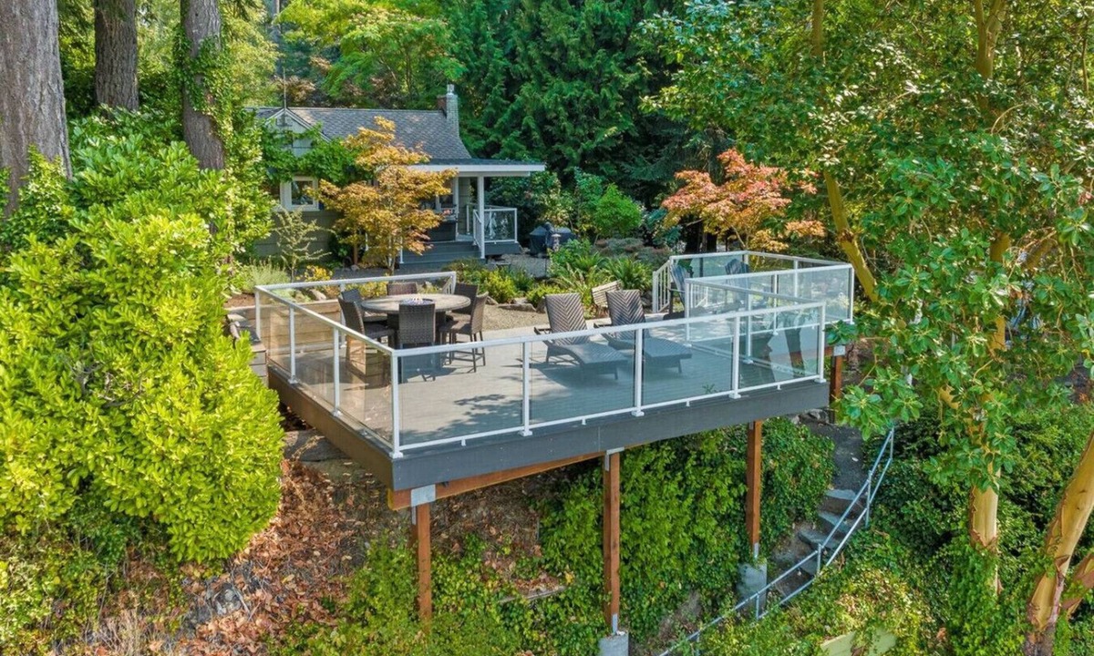 West Hills Cottage | Romantic 1930s Beach Cottage