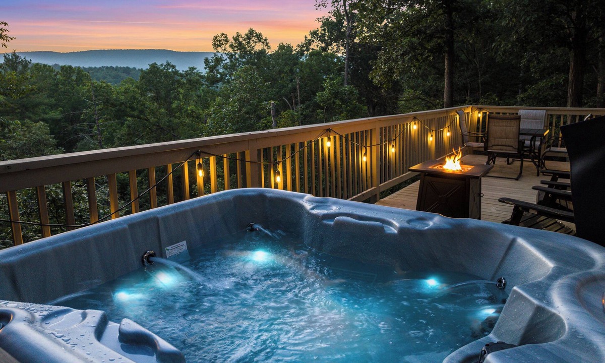 Broadway Cabin | Romantic 2-bedroom cabin, Hot tub, views, Firepit, Arcade, Grill