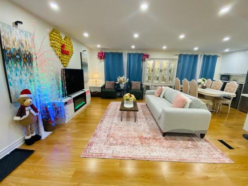 Niagara Falls Villa | Romantic 3BR 10 min to Niagara Falls Cozy Modern