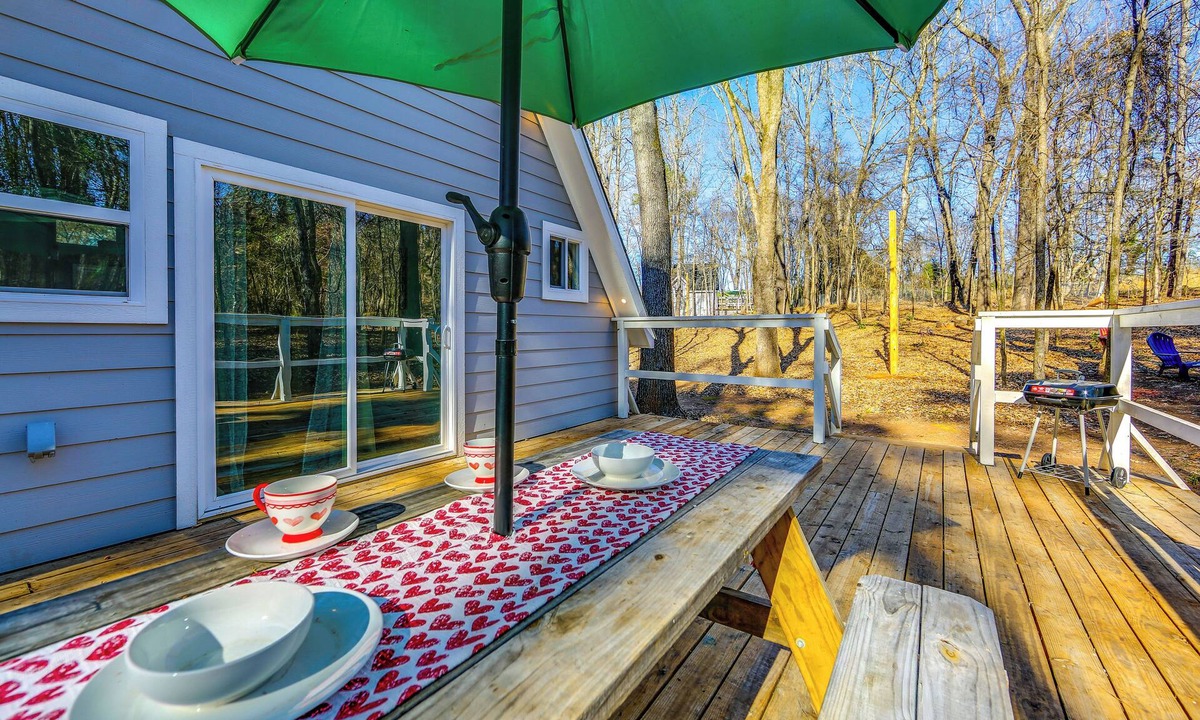 Wood County Apartment | Romantic A-Frame Retreat w/Fire Pit + Hammocks