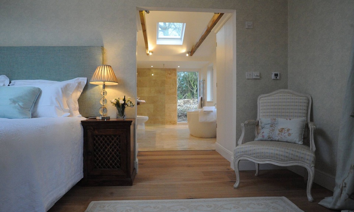 West Meon Cottage | Romantic and peaceful cottage With Far Reaching Views