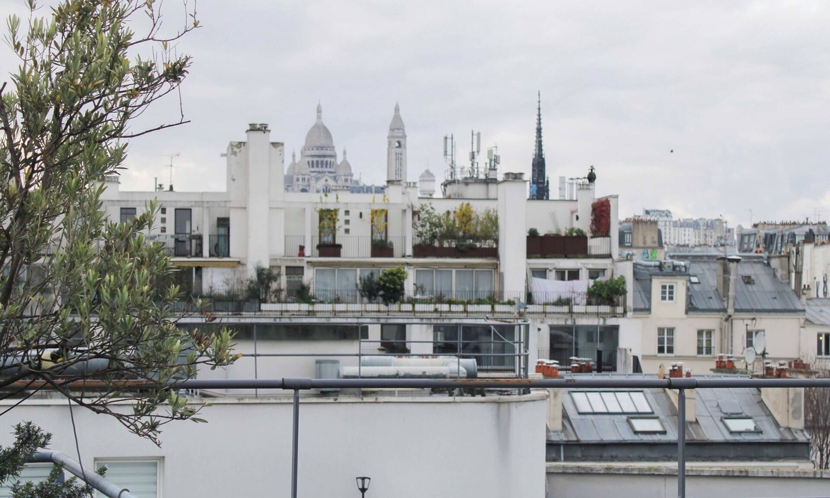 Quartier de la Chapelle Apartment | Romantic apartment with a view of the Sacré-Cœur