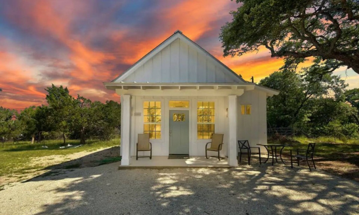 Dripping Springs Cottage | Romantic Bungalow "Carmen" on 30 Acres