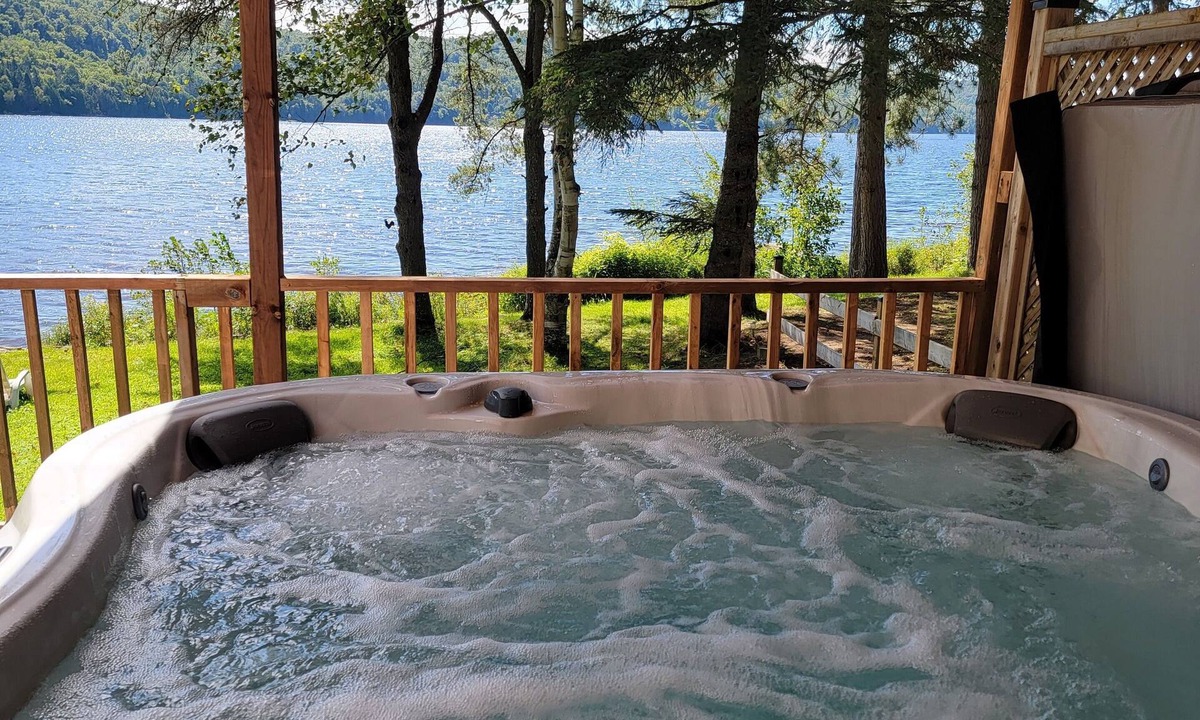 Riviere-Rouge House | Romantic Cabin Getaway with Hot Tub