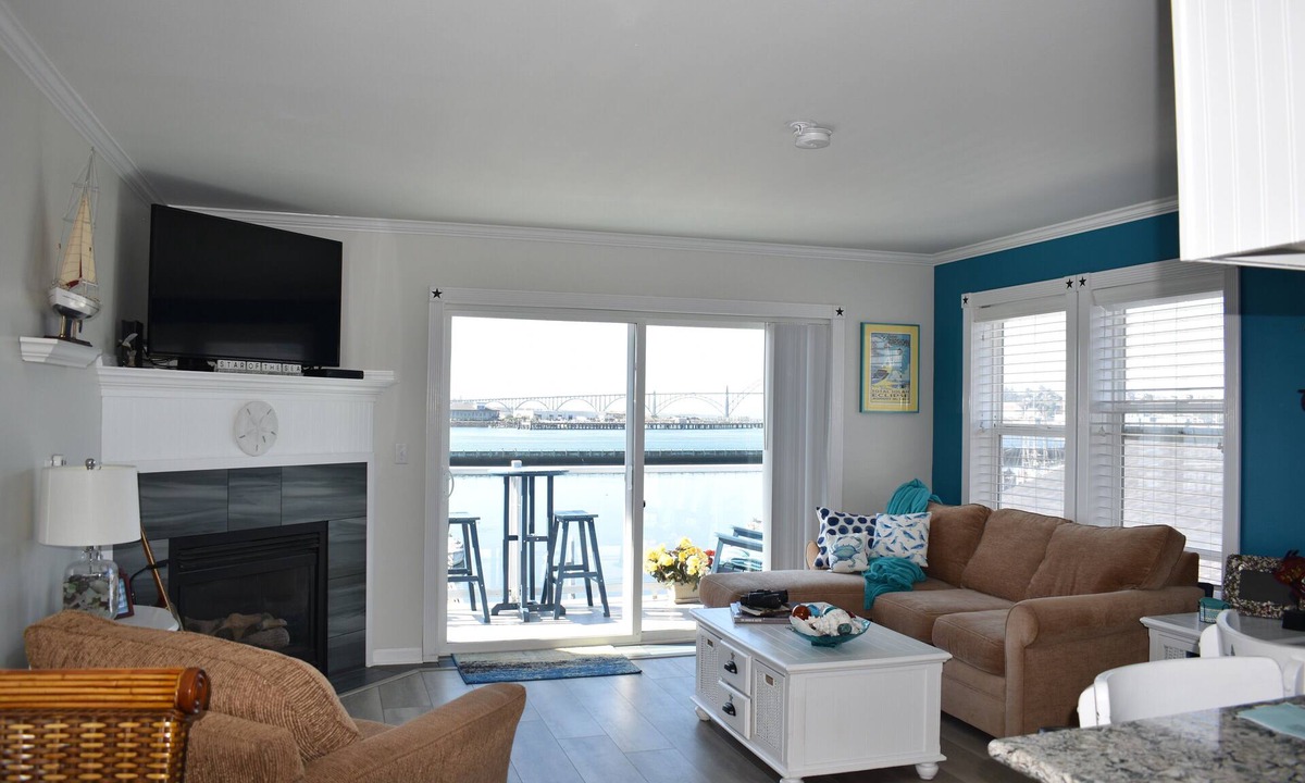 Historic Bayfront Condo | Romantic, Comfortable, Clean, New, Convenient, Bridge, Ocean View, Priced Right!
