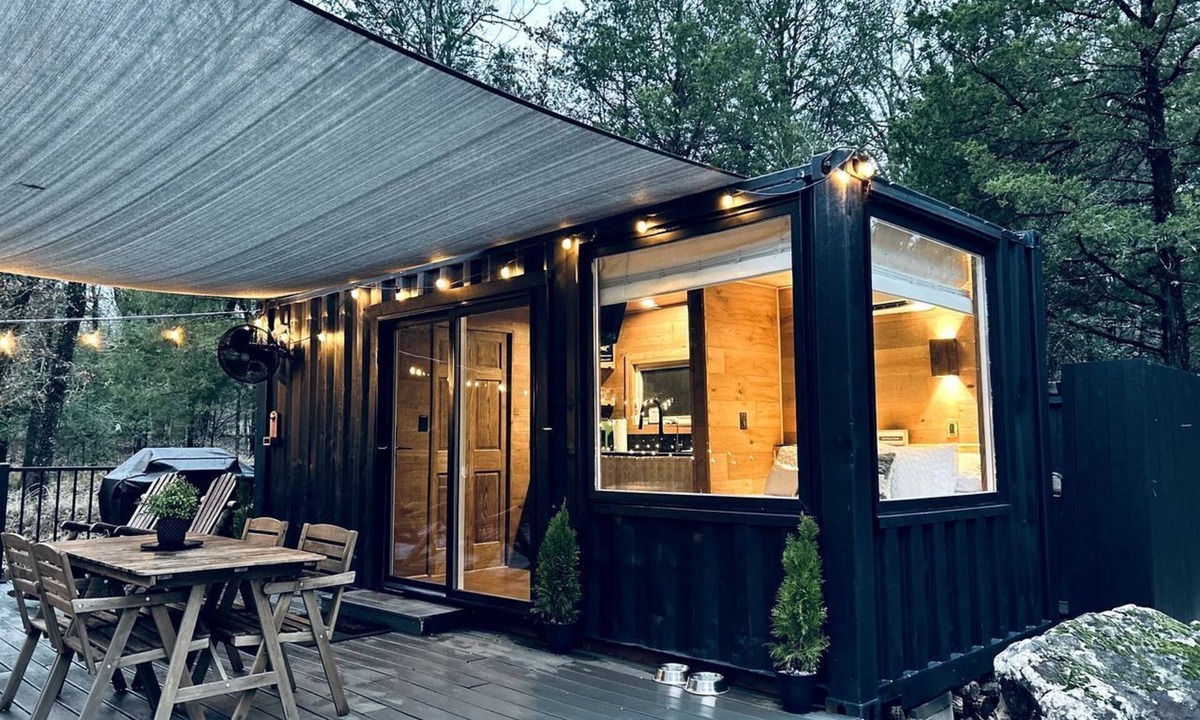 Log Cabin Cabin | Romantic Container with Jacuzzi Great for a Couples Retreat in Texas