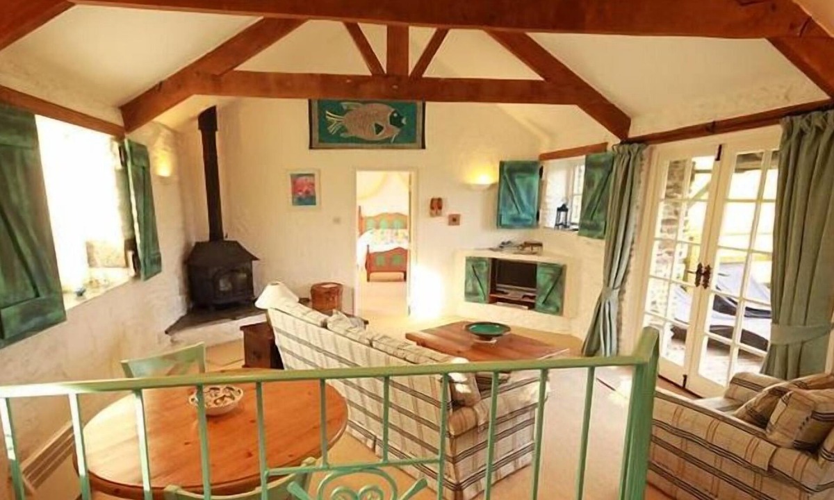 Pelynt House | Romantic Cornish Stone Barn for 2