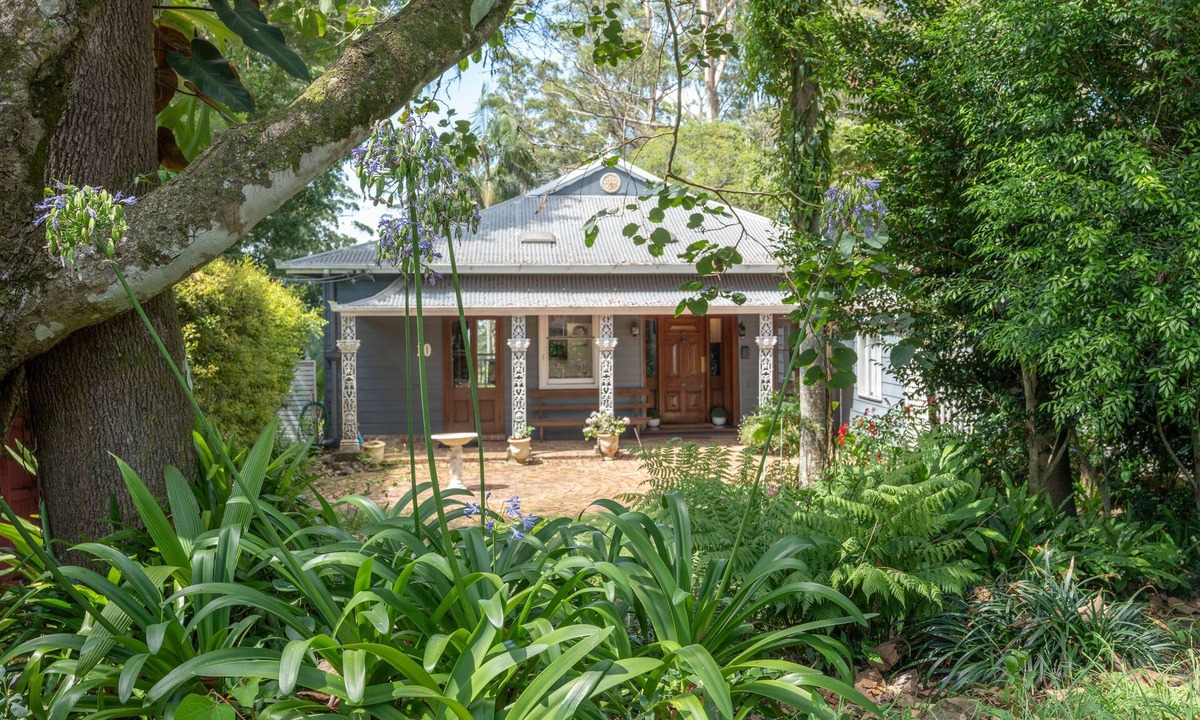 Eagle Heights Cottage | Romantic Cottage 250m to Gallery Walk