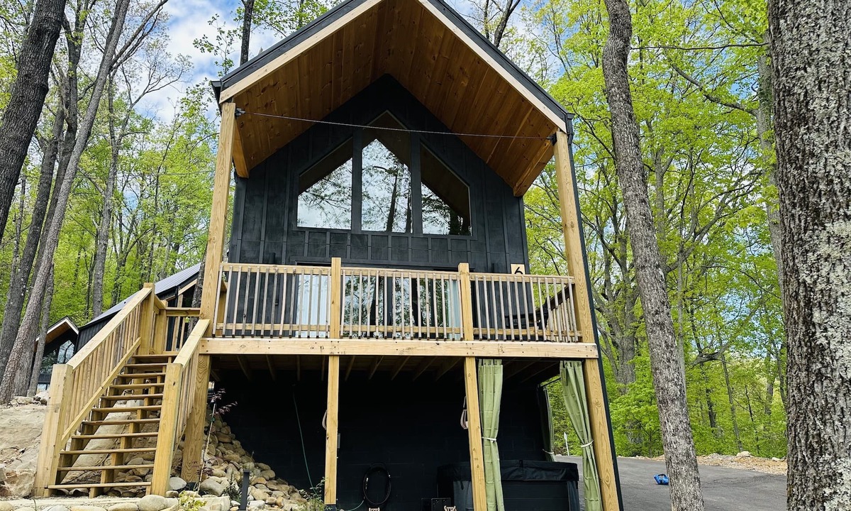 Sevierville Cottage | Romantic Cottage | Hot Tub + Views |