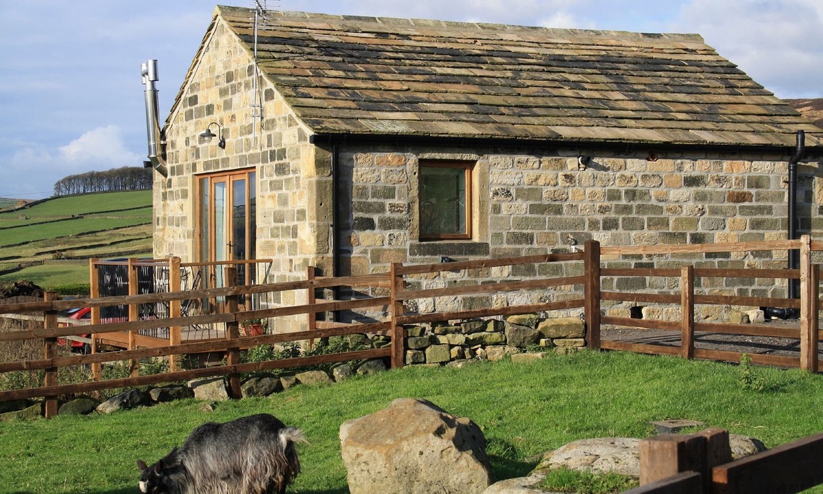 Wadsworth Cottage | Romantic cottage in HEBDEN BRIDGE - panoramic views with BALCONY