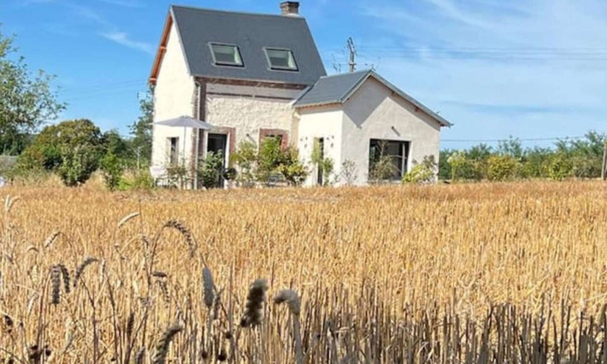 Bonsmoulins Cottage | Romantic cottage in the fields