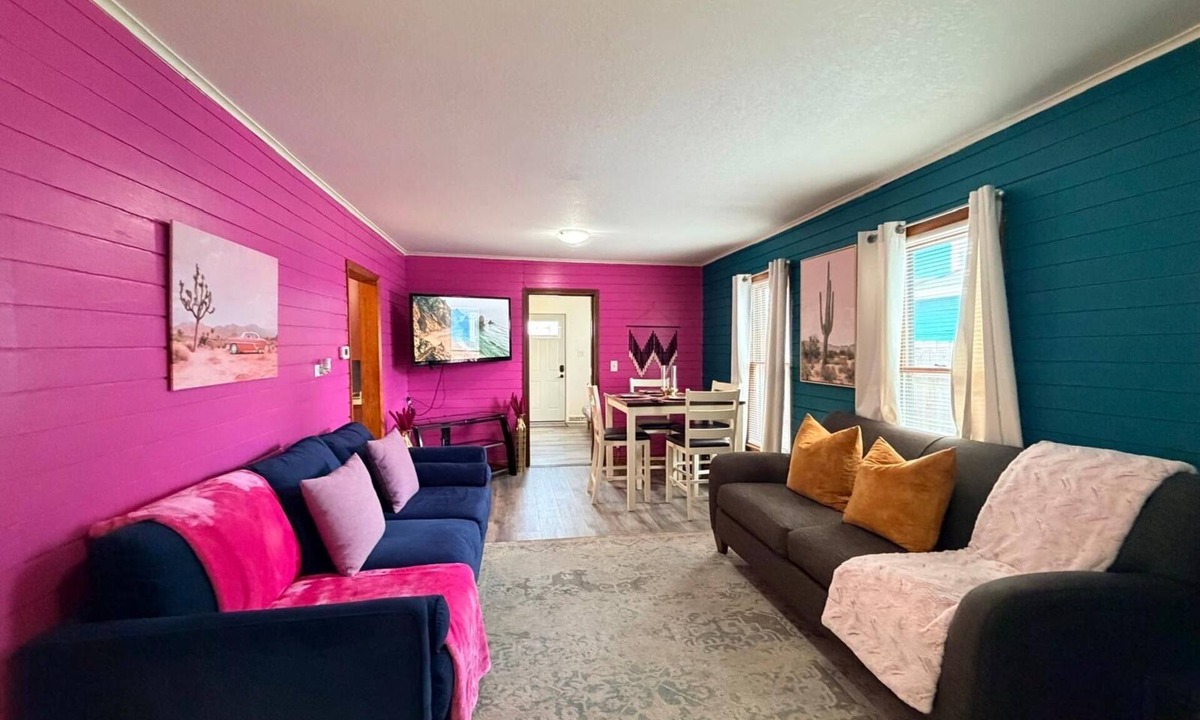 Capitol Park House | Romantic Cozy Cabin Downtown
