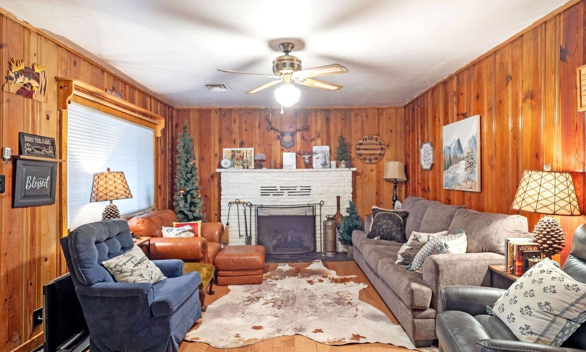 Pinetop-Lakeside Cabin | Romantic Creekside Cabin Cozy Fire Movie Room Quiet Pines