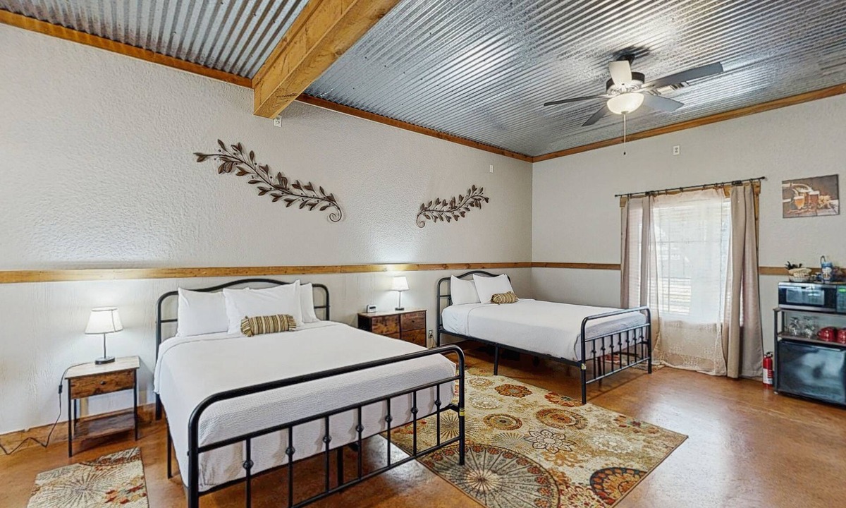 Fredericksburg Cabin | Romantic, dog-friendly cabin with on-site courtyard, close to wineries