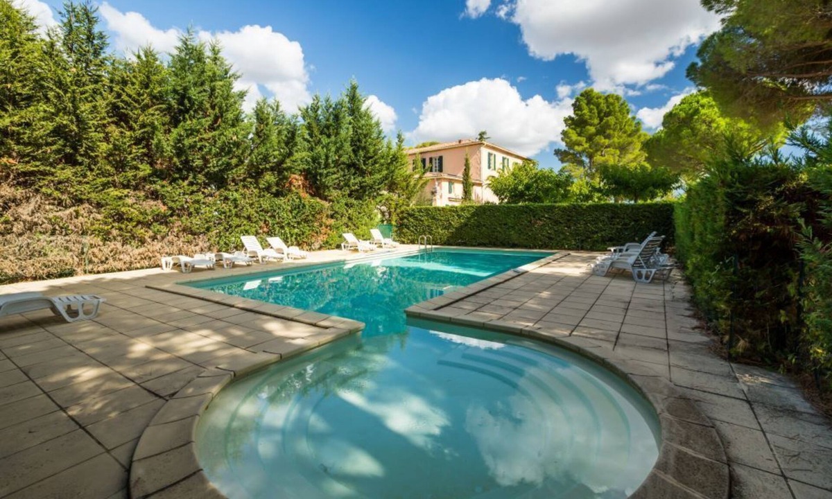 Tourbes Apartment | Romantic dovecote in a dream location for nature and peace lovers