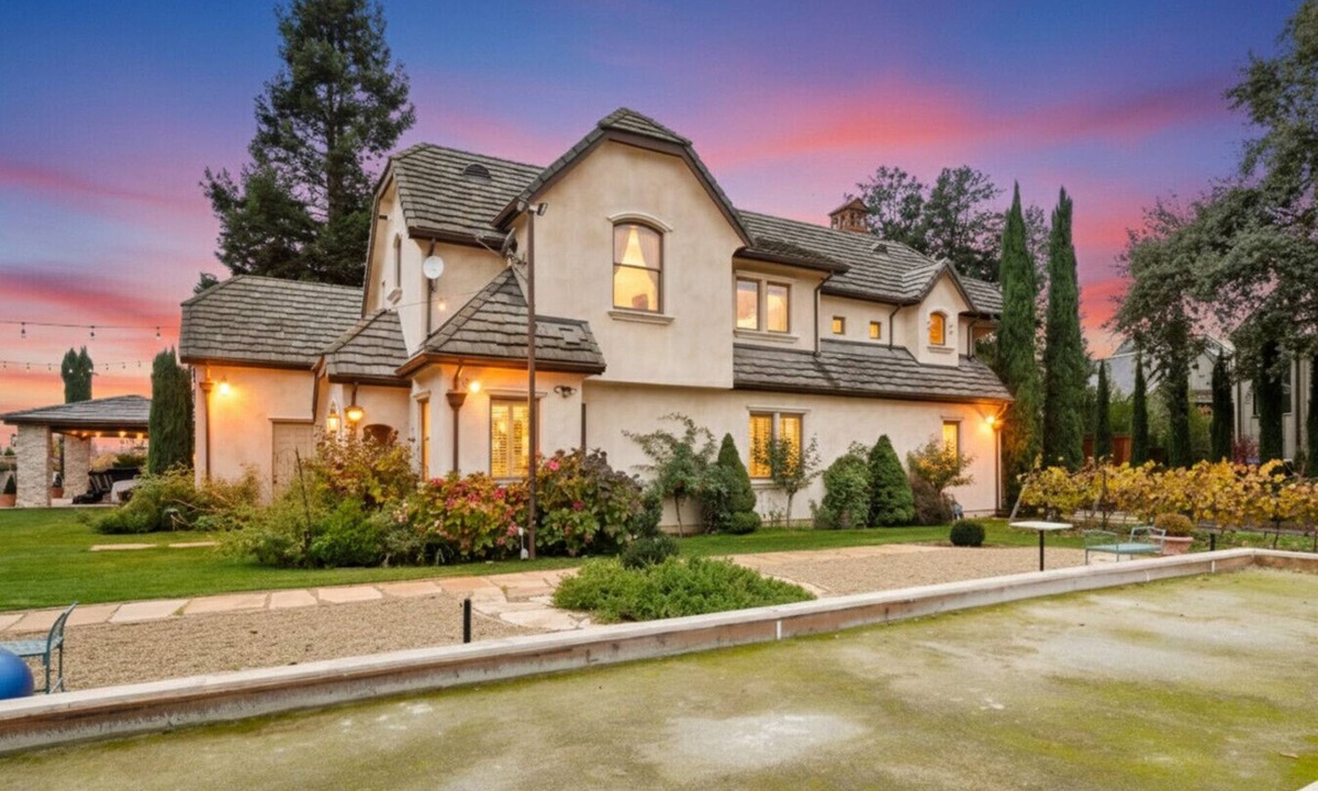 Napa House | Romantic Elegance + Vineyard Views