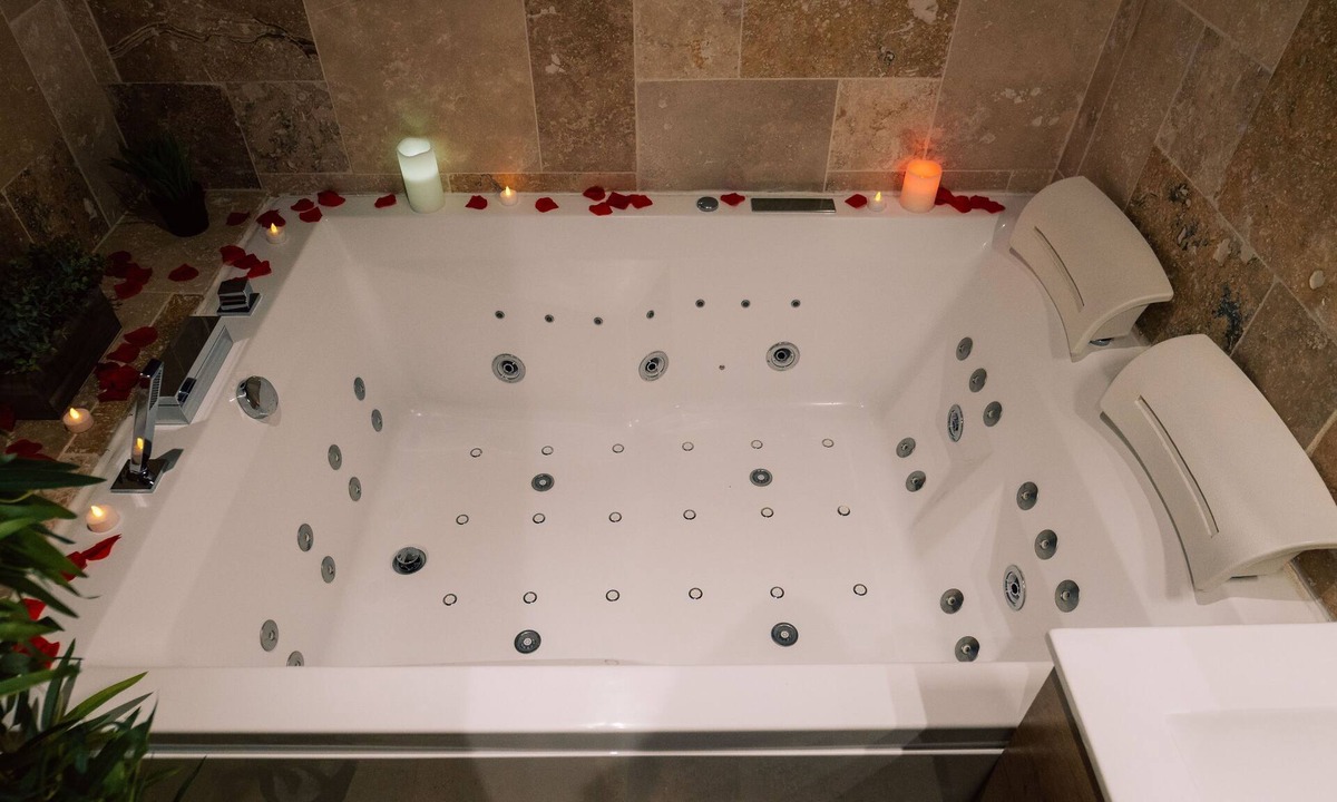 Centre Ville Apartment | Romantic escape & spa