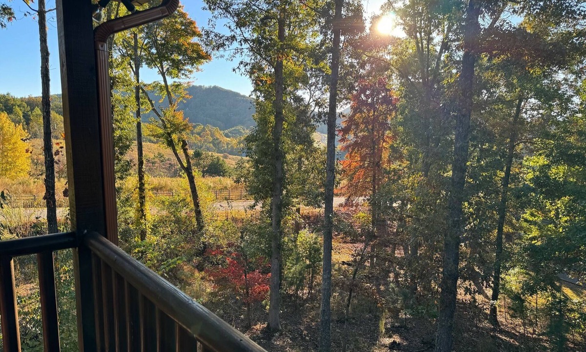 Morganton Cabin | Romantic Fall Cabin - Wine, Fire Pit & Mountain Views